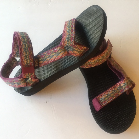 Teva Shoes - Teva universal tribal pink size 6!